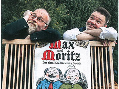 Max und Moritz schauen in die Luft